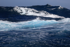 Das Südpolarmeer Zwischen dem Ozean und der Atmosphäre herrscht ein reger Austausch des Treibhausgases Kohlendioxid. Das Südpolarmeer spielt hierbei eine wichtige Rolle. © Frank Rödel, Alfred-Wegener-Institut)
